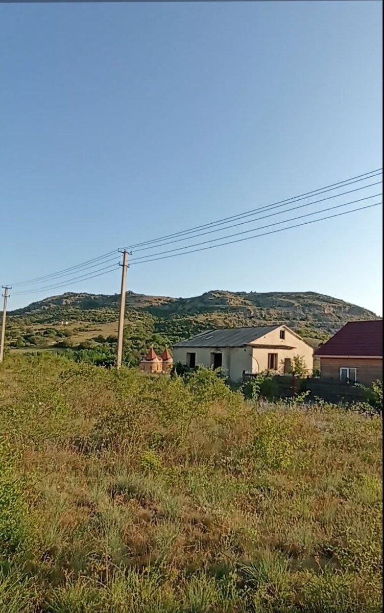 Вид с нашего участка на горы. К сожалению, фото не делала, это скрины с видео)