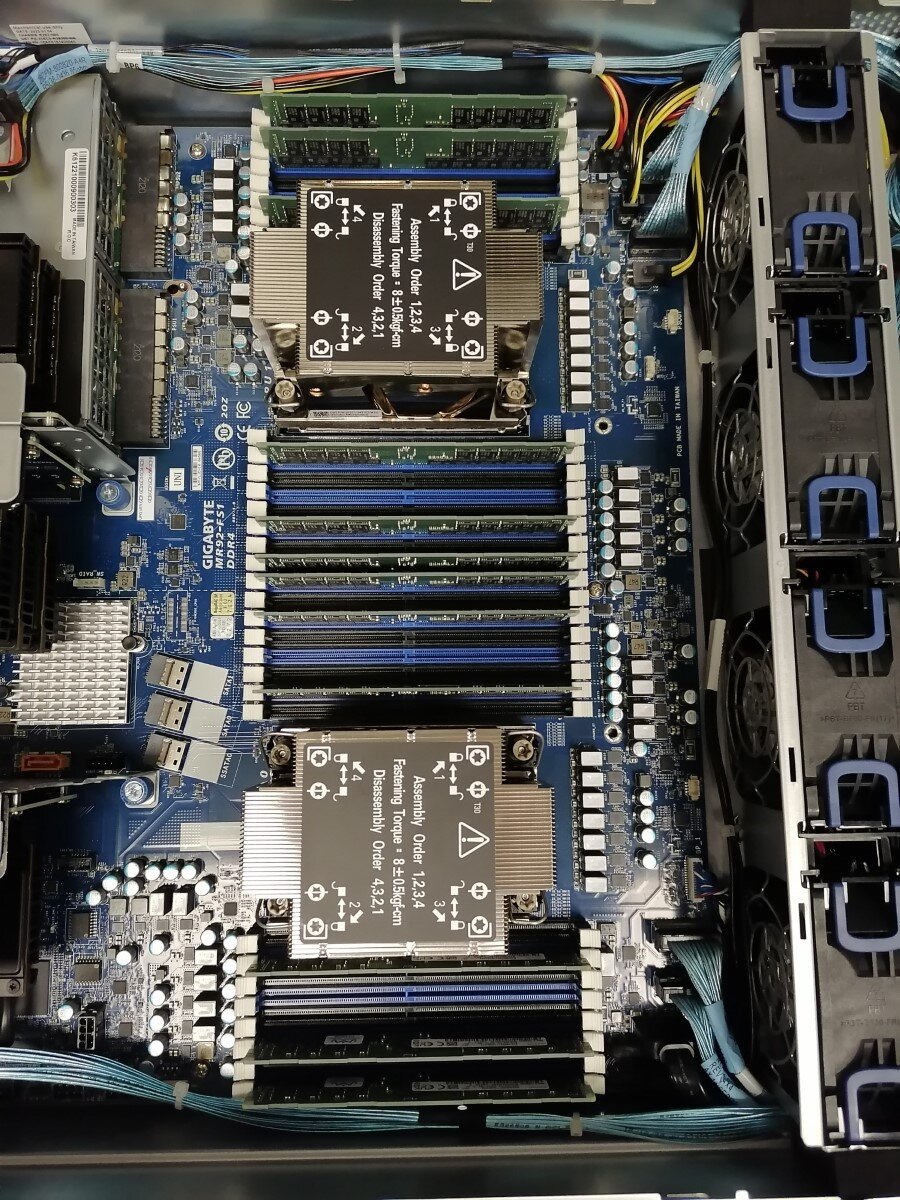 Сервер Gigabyte R282-N81 — распаковка | Лаборатория сисадмина | Дзен