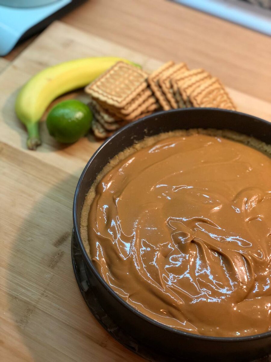 Яблочное пюре неженка. Крем со сгущенным молоком для бисквитного торта. Рецепт неженки со сгущенкой. Яблочное пюре неженка на зиму. Пюре неженка из яблок.