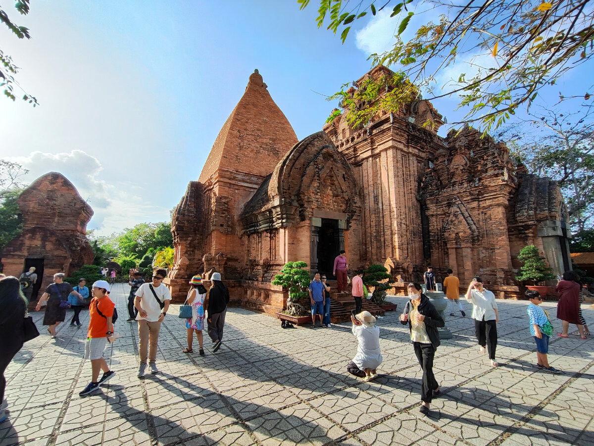 Чамские храмовые башни (г. Чамские башни вьетнам. Чамские нячанг. Вьетнам башни понагар. Нячанг храм понагар.