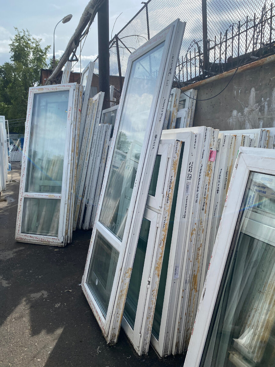 Место удобное, везде указаны размеры и цена. 