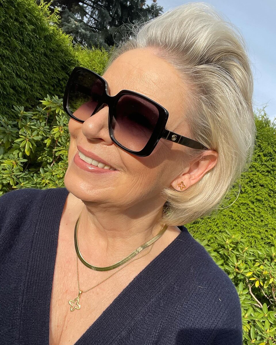 Китти спенсер свадьба. Daughter mother группа. Семейные портреты графов морковых 1815. Lady's family. Леди диана и королева елизавета.