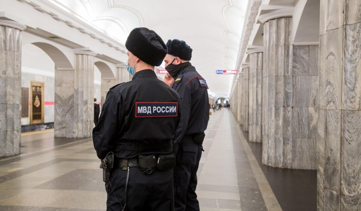 В Санкт-Петербурге поймали радиолюбителя, прослушивавшего полицейских | АОН  // Санкт-Петербург | Дзен