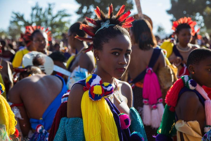 Масаи народ африки. Белые женщины в племенах. Белая масаи (гермина хунтгебурт, 2005). Нина хоффман белая масаи. Масаи племя в африке.