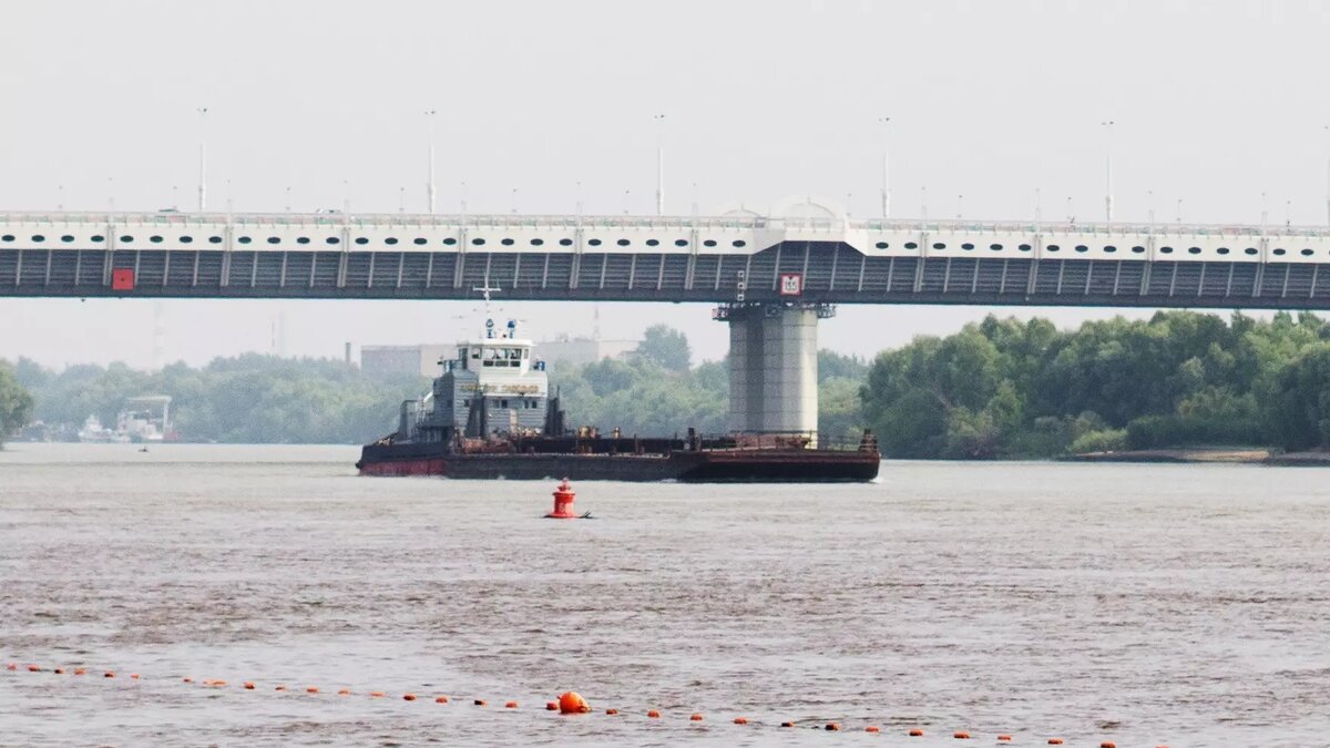     24 метра стали и 150 тонн грузоподъемности. Объявление о продаже необычного транспортного средства появилось в Омске. Приобрести диковинку можно за 22 миллиона рублей.