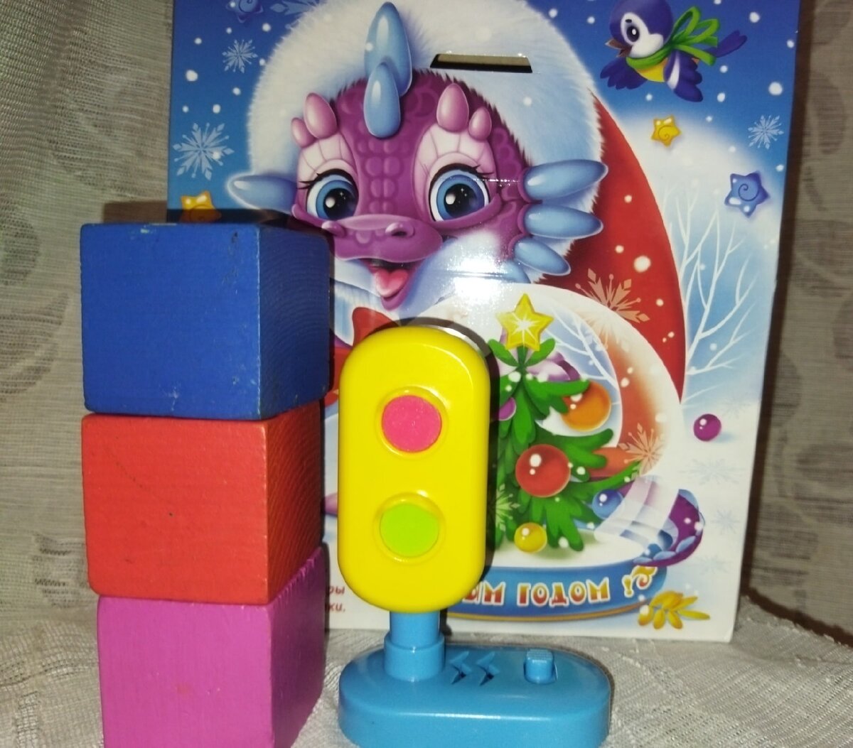 Малыши и конфеты притягивают друг друга))