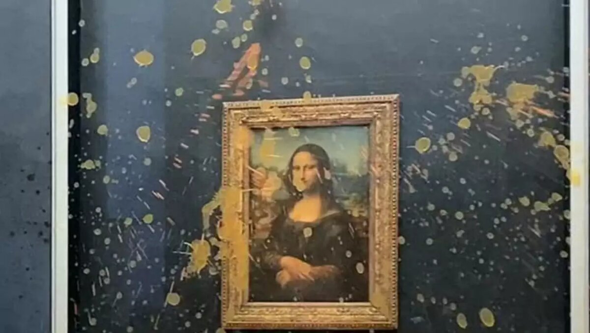     В Лувре активисты-экологи облили супом картину Леонардо да Винчи «Джоконда» («Мона Лиза»). К счастью, полотно было закрыто защитным стеклом, поэтому шедевр не пострадал.