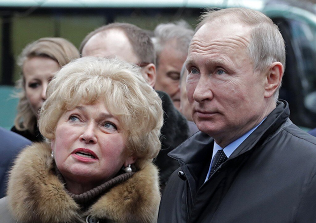 Людмила Нарусова( Собчак) и Владимир Путин .  Фото с сайта Яндекс-картинки 