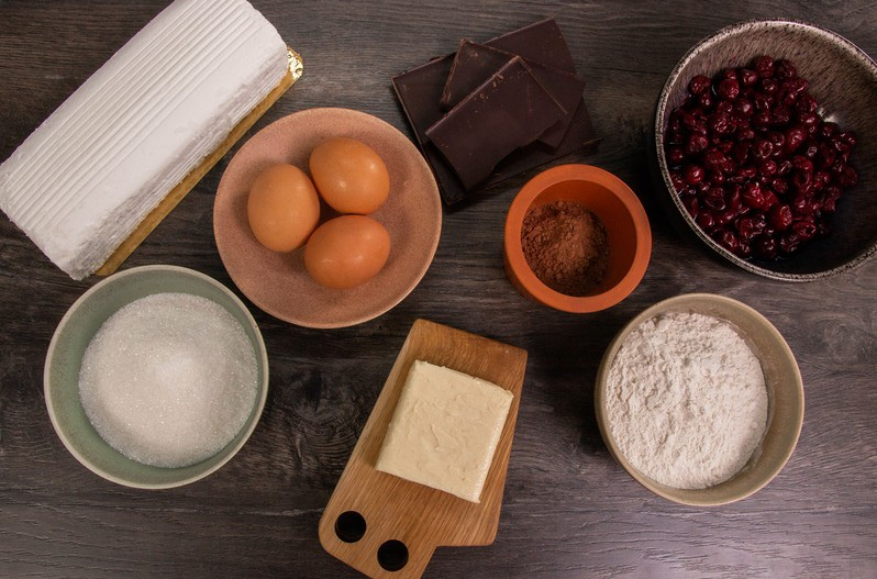 ШОКОЛАДНЫЙ БРАУНИ С ВИШНЕЙ И МОРОЖЕНЫМ