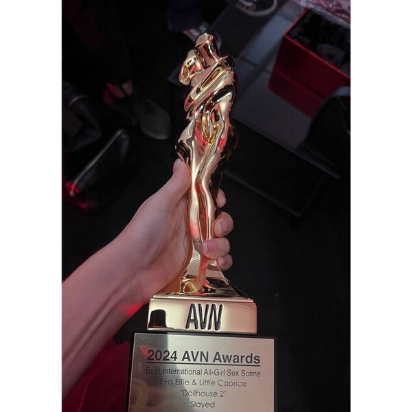     Актриса из Омска получила «порно-Оскар»