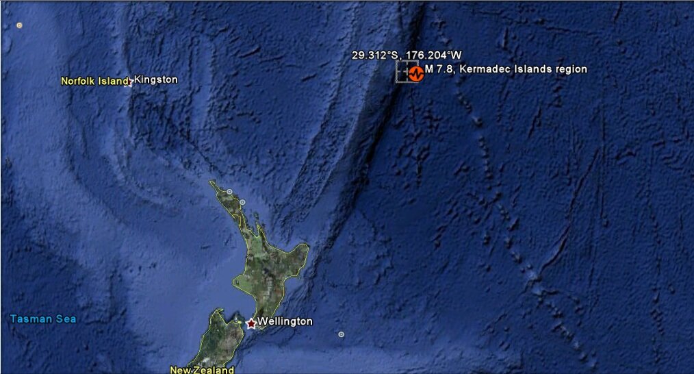 максимальная глубина тихого океана на карте. марианская впадина глубина. каньон салама голубая дыра. море под водой. блю хоул голубая дыра.
