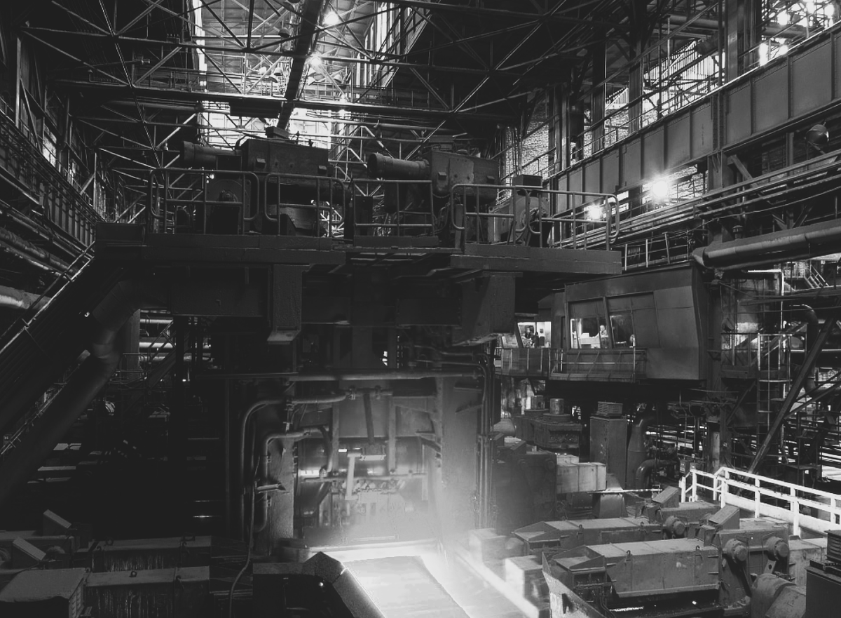 Прокатный стан в процессе работы