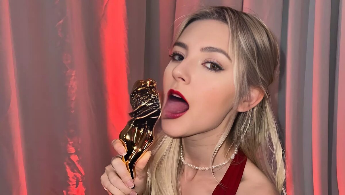     Подавляющему большинству интернет-аудитории она известна как Ева Эльфи.