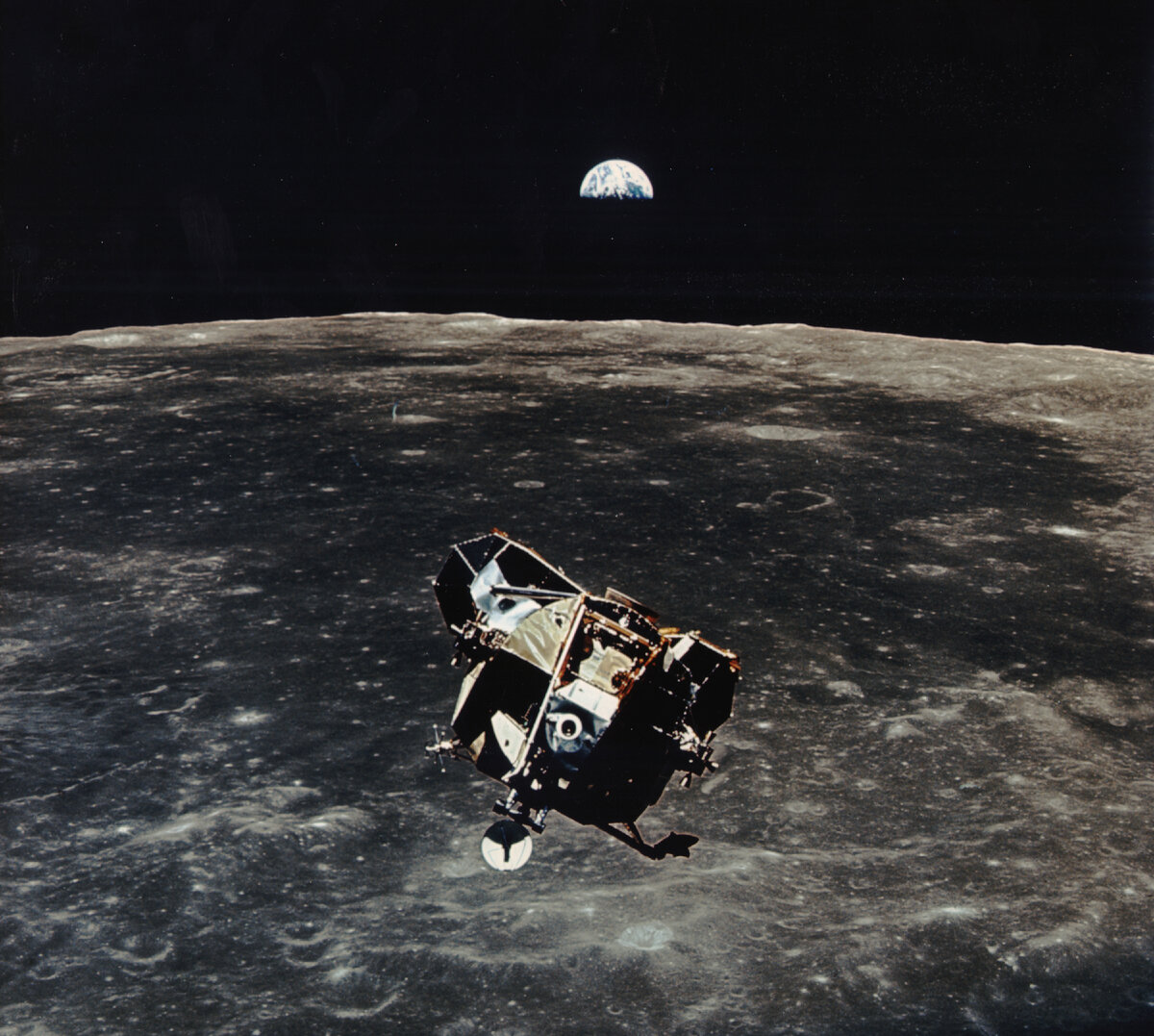 Возвращение Аполлон 11. Пилотируемые полеты на луну. Второй полет на луну. Корабль Аполлон 11.
