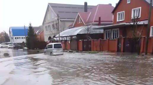 Спасение на воде. Спасение человека провалившегося под лед. Спасли утонувшую. Спасение утопающих мчс. Спасли утонувшую.