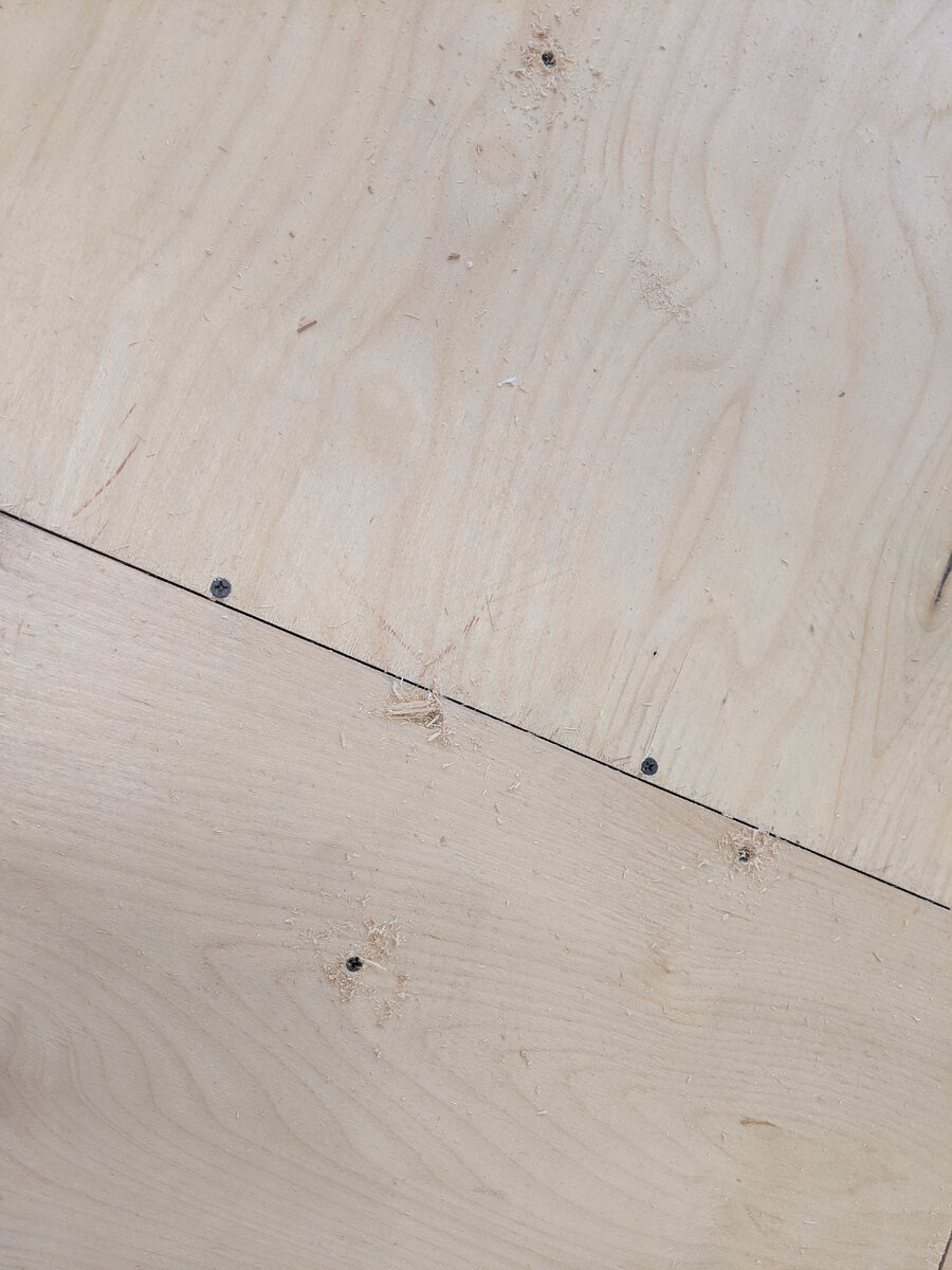 Между листами обязательно делать зазор