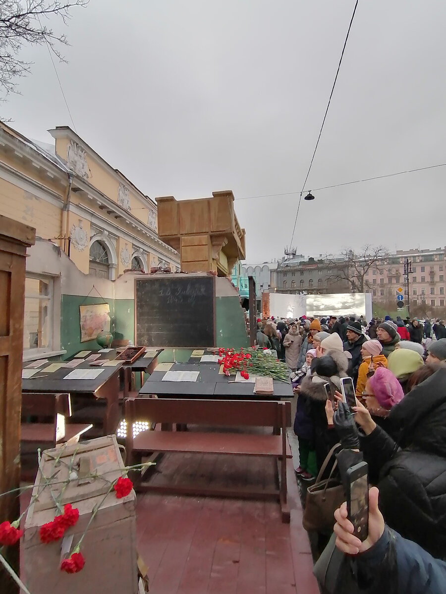 На. Обстрел донбасс горловка 2014. Луганская администрация авиаудар 2014. Появившаяся в 2014 году. Одесса дом профсоюзов трагедия 2014 год.