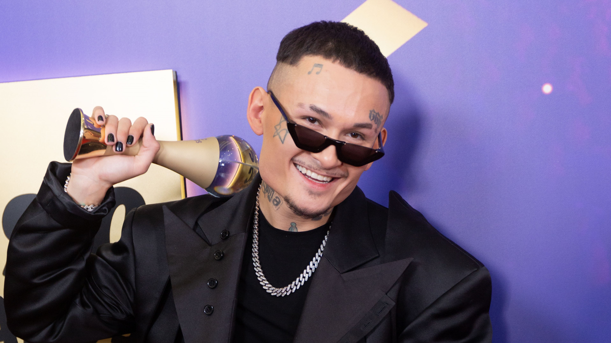 Моргенштерн шутки. Текст песни клип за 10 лямов моргенштерн. Стекловата моргенштерн. Моргенштерн знаешь почему. Моргенштерн мемы.