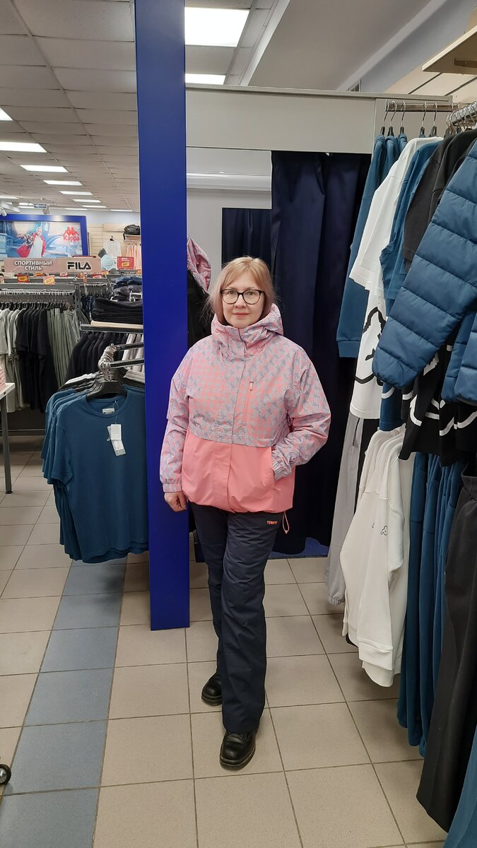 Новый лыжный костюм.