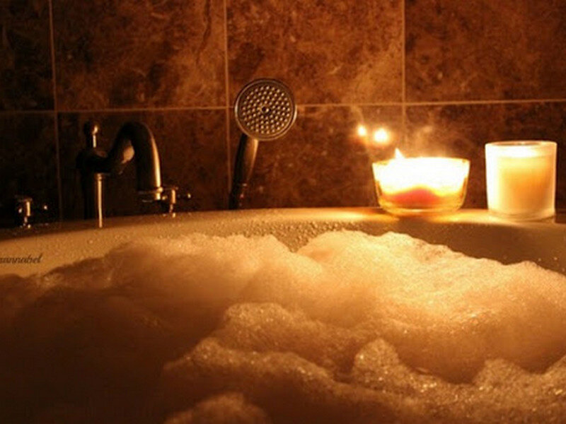 Ванна с водой во сне. Ванна с пеной. Ванная с пеной и свечами. Красивая ванна с пеной. Теплая ванна.