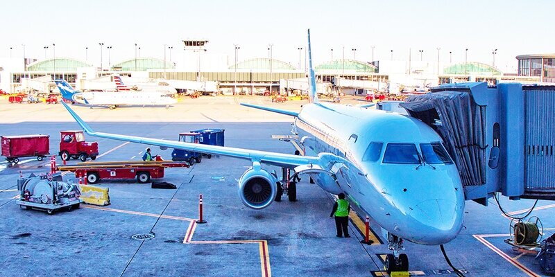 Самолёт в аэропорту.  фото: картинки  яндекса.