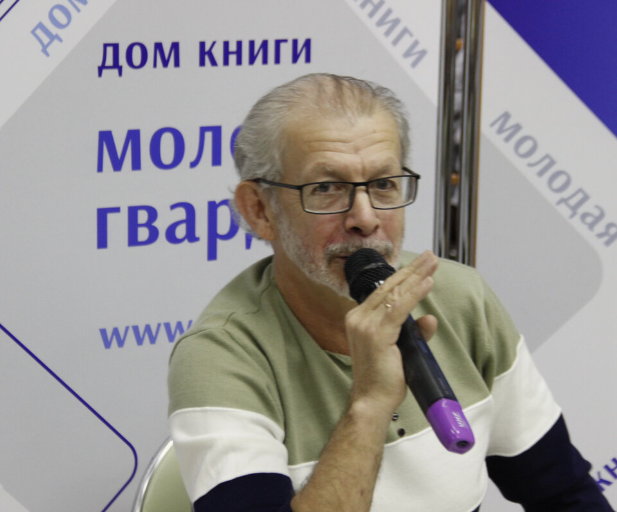 Григорий Кваша: «Мы просто решили публиковаться где попало, в простых газетах, в журналах. Уже в 1990 году на меня вышли люди с телевидения раньше, чем всякие там прочие. То есть вот в той нише, где я был, я был просто первым. То есть я был первый на книжной полке, я был первый в газетах, я был первый на телевидении».