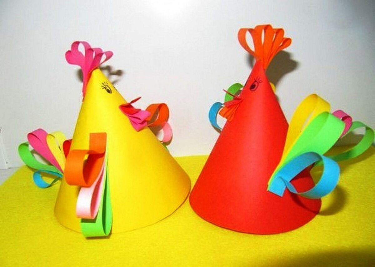 игрушки на основе конуса из бумаги. поделки из конуса. поделки из конуса 2 класс технология. поделки на основе конуса из бумаги. конструирование игрушки из конуса.