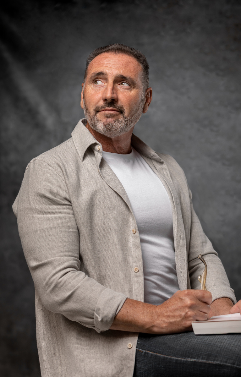 Добровольное одиночество - это понятие философское, которое относится к умению упорядочивать свою жизнь, ценить её.  