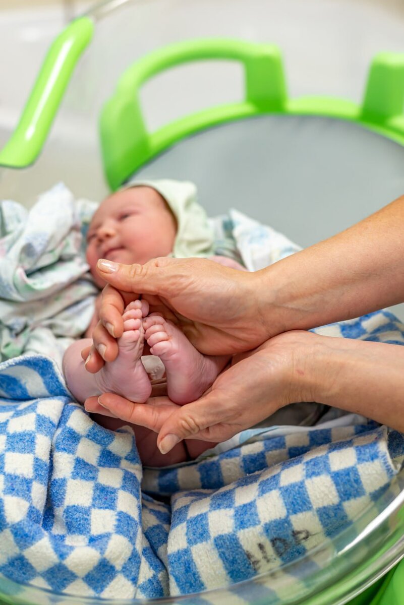 Доношенным считается плод. Эмбрион на 40 неделе беременности. Рождение ребенка 38 недель беременности. Нормы доношенного ребенка при рождении. Рождение ребенка 38 недель беременности.