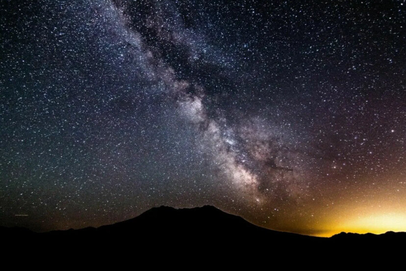 Число звезд в млечном пути. Млечный путь система звезд. Положение солнечной системы в галактике млечный путь. Спиралевидная галактика млечный путь. Галактика млечный путь во вселенной.