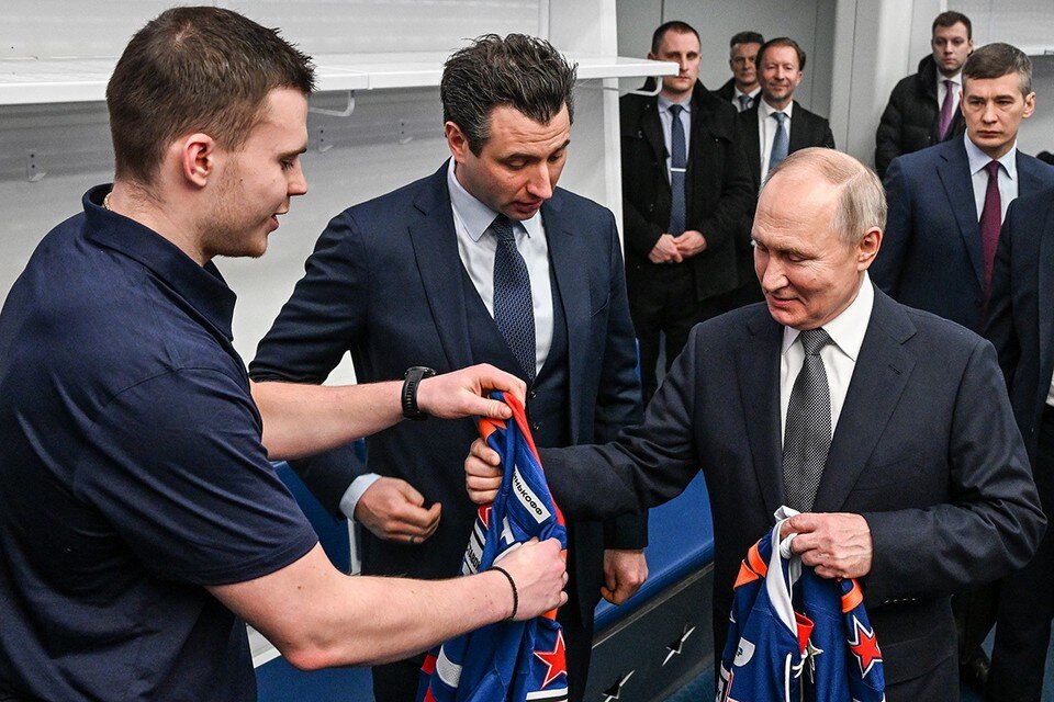    Владимир Путин и Александр Лукашенко посетили многофункциональный спортивно-концертный комплекс "СКА Арена" в Санкт-Петербурге. Фото: Павел Бедняков/POOL/ТАСС