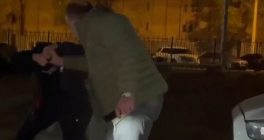 Пассажиры такси избили Пассажиры такси избили