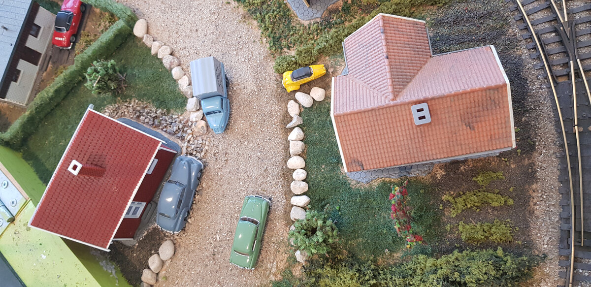 Рельсы-рельсы шпалы-шпалы ехал поезд запоздалый. Рельса рельсы шпалы шпалы. Рельсы-рельсы шпалы-шпалы текст для массажа. Детская считалка рельсы шпалы. Рельсы-рельсы шпалы-шпалы ехал поезд.