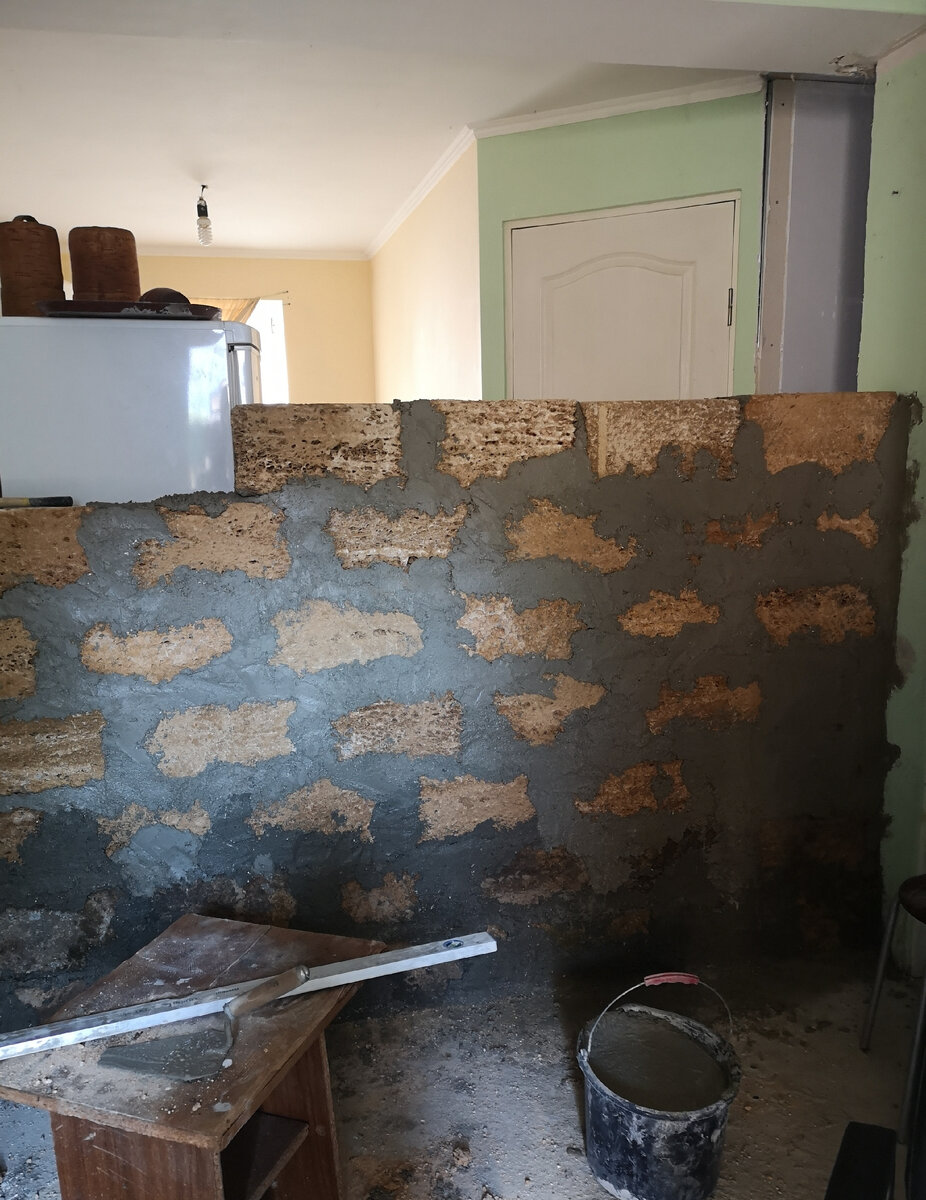 Стену делала сама