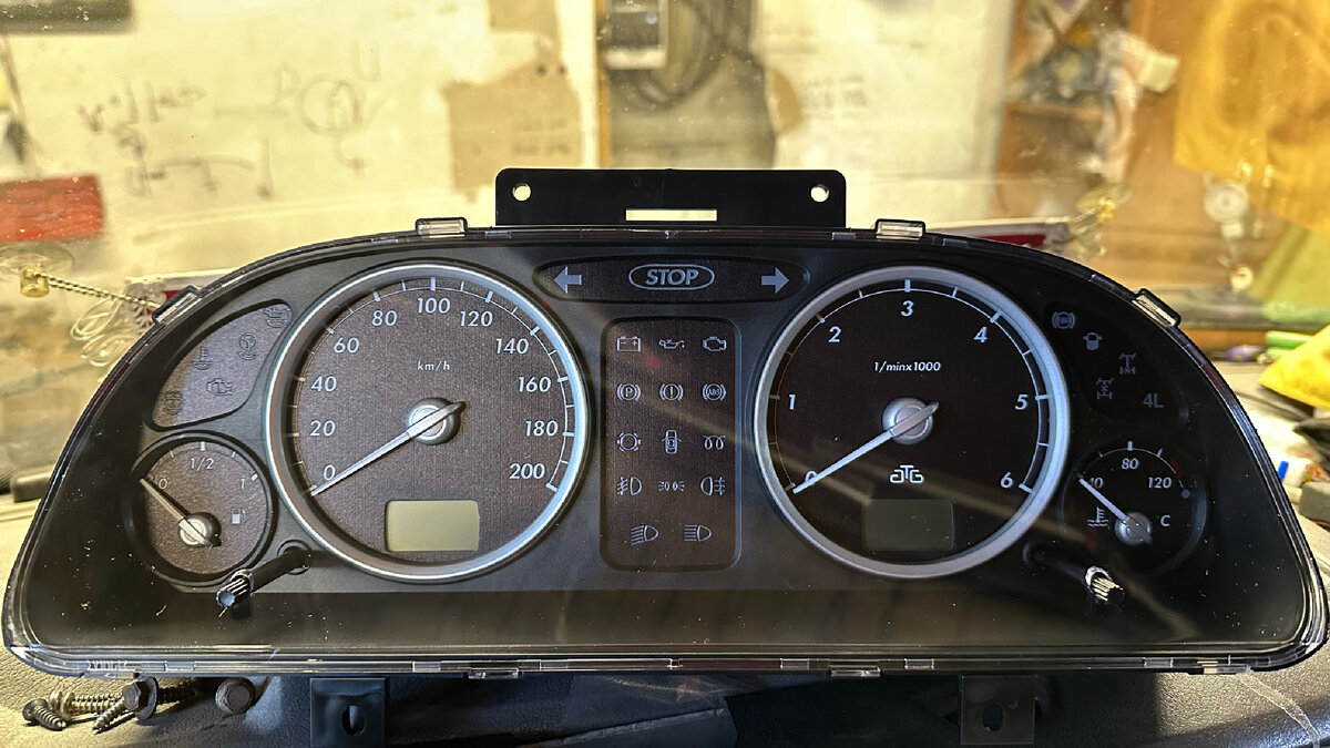 Схема панели приборов газ 31105 крайслер. Комбинация приборов 385. Значки приборной панели газель 3302. Лампы датчиков на панели приборов газ 2752. Значки на панели приборов газель бизнес 4216.