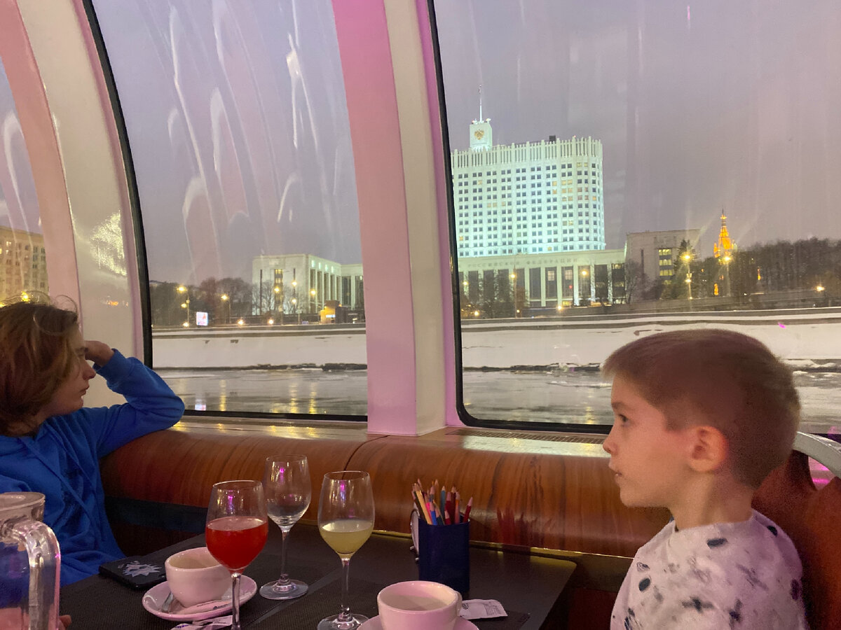 Теплоход москва река. Теплоход москва река. Водная экскурсия по санкт-петербургу северная венеция. Кораблик прогулка. Теплоход москва река.