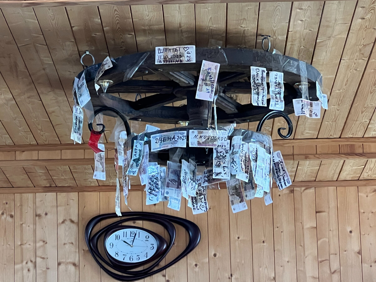 Люстра в одном из кафе