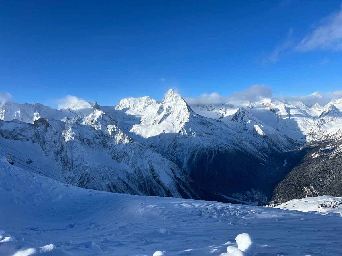 Горы Домбай на одном из склонов