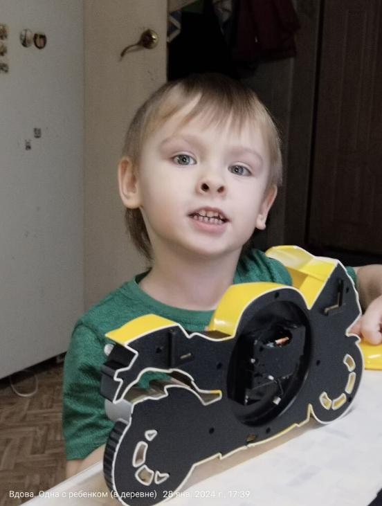 Ребенок. Игровая площадка для детей. Вундеркинды. Счастливый ребенок. Забавные умные дети.