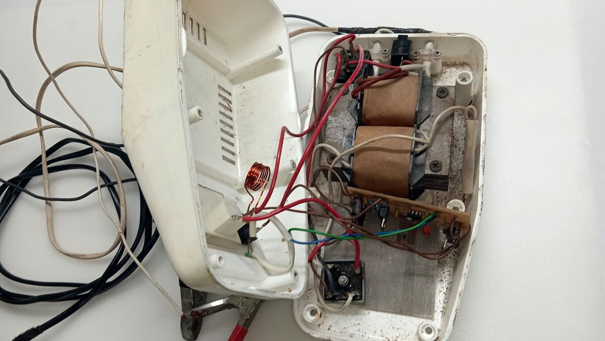 ничего не заряжается. мобильник разрядился. Macbook pro 2022 разъемы. Magsafe macbook 2022. ничего не заряжается.