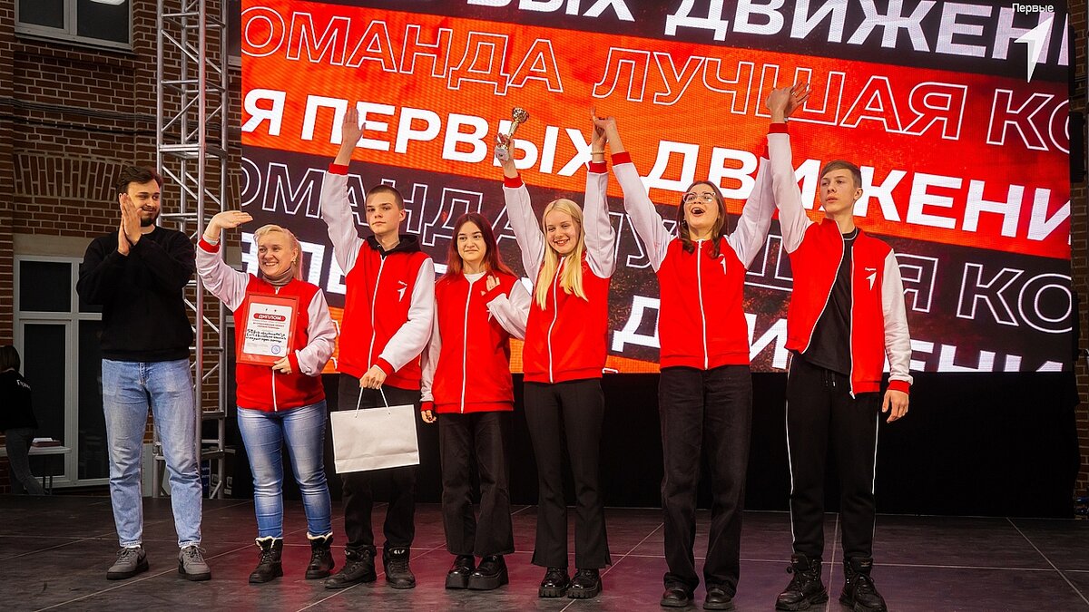 Анатолий латышев левостороннее движение. Katya rechkina песни сборник xxxl. Песня с движениями. Александр кэтлин музыка. Слушать движение.