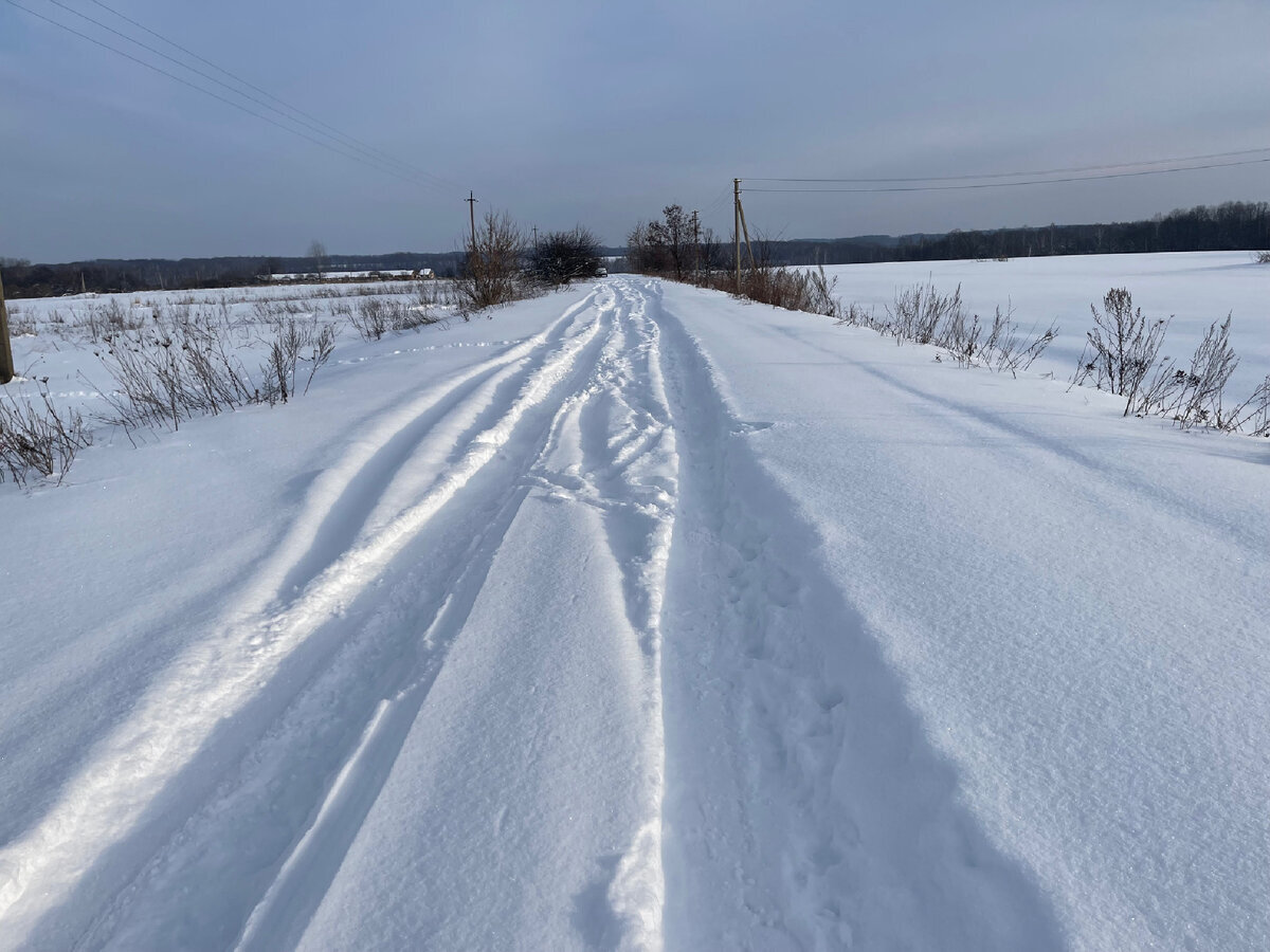 ЕДВА ВИДНА МАШИНА СОСЕДА. ДО ДОМА НЕ РЕШАЕТСЯ ДОЕХАТЬ, ОСТАВЛЯЕТ НА ДОРОГЕ
