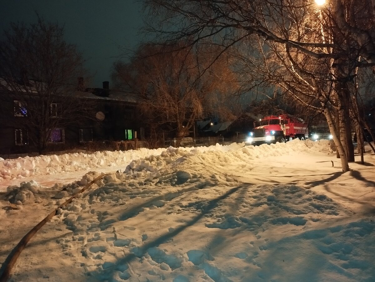     В аварийном доме в городе Карелии загорелась квартирасообщество 38-й пожарно-спасательной части г. Сортавала