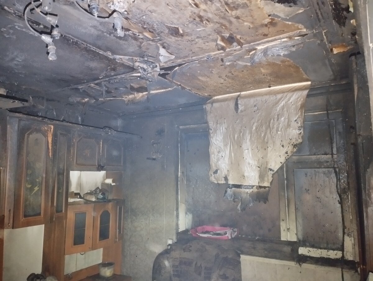     В аварийном доме в городе Карелии загорелась квартирасообщество 38-й пожарно-спасательной части г. Сортавала