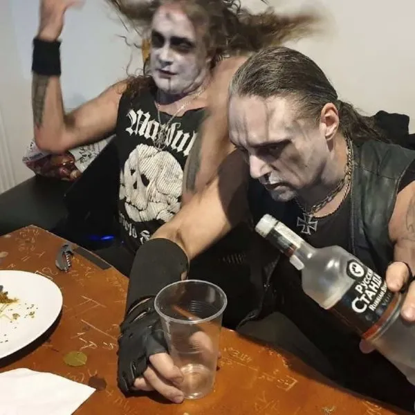 – Лучше было сразу умереть, чем пережить вчерашний Русский Блэк.