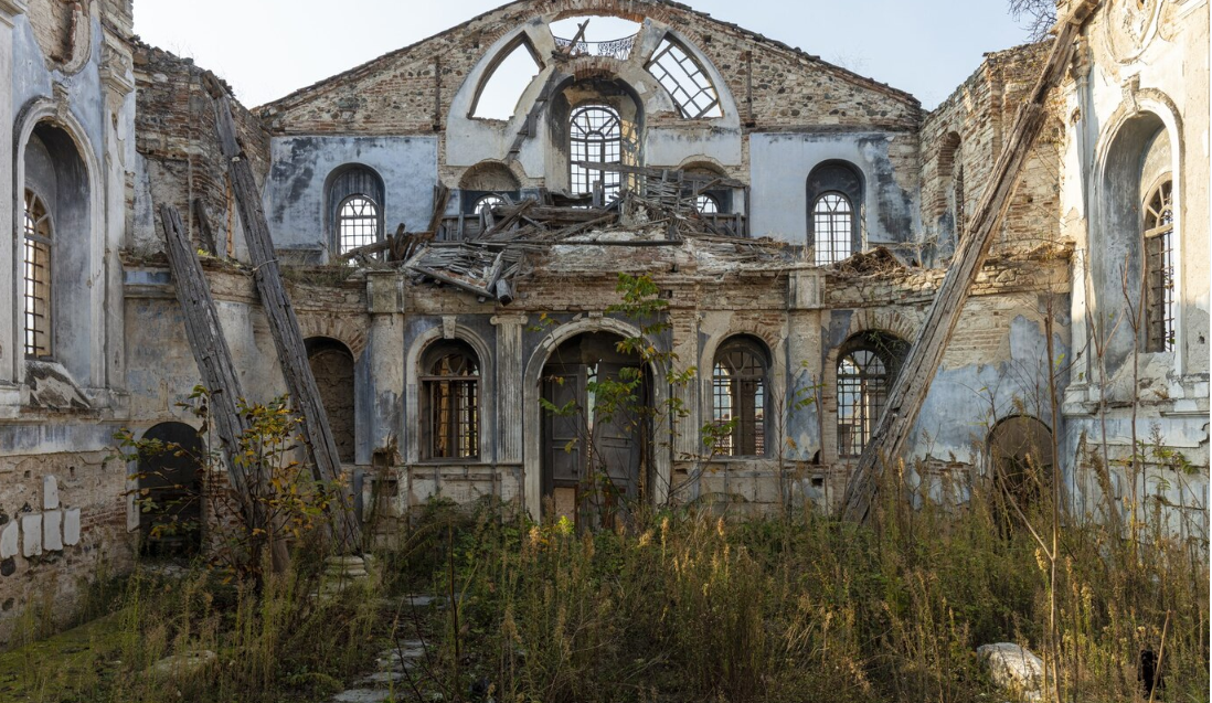 фото:https://ru.freepik.com/free-photo/abandoned-church-turkey_13005810.htm#fromView=image_search_similar&page=1&position=45&uuid=95bc2336-d00f-482f-956a-33d34dbe569d&query=%D0%B7%D0%B0%D0%B1%D1%80%D0%BE%D1%88%D0%B5%D0%BD%D0%BD%D1%8B%D0%B5+%D0%B3%D0%BE%D1%80%D0%BE%D0%B4%D0%B0