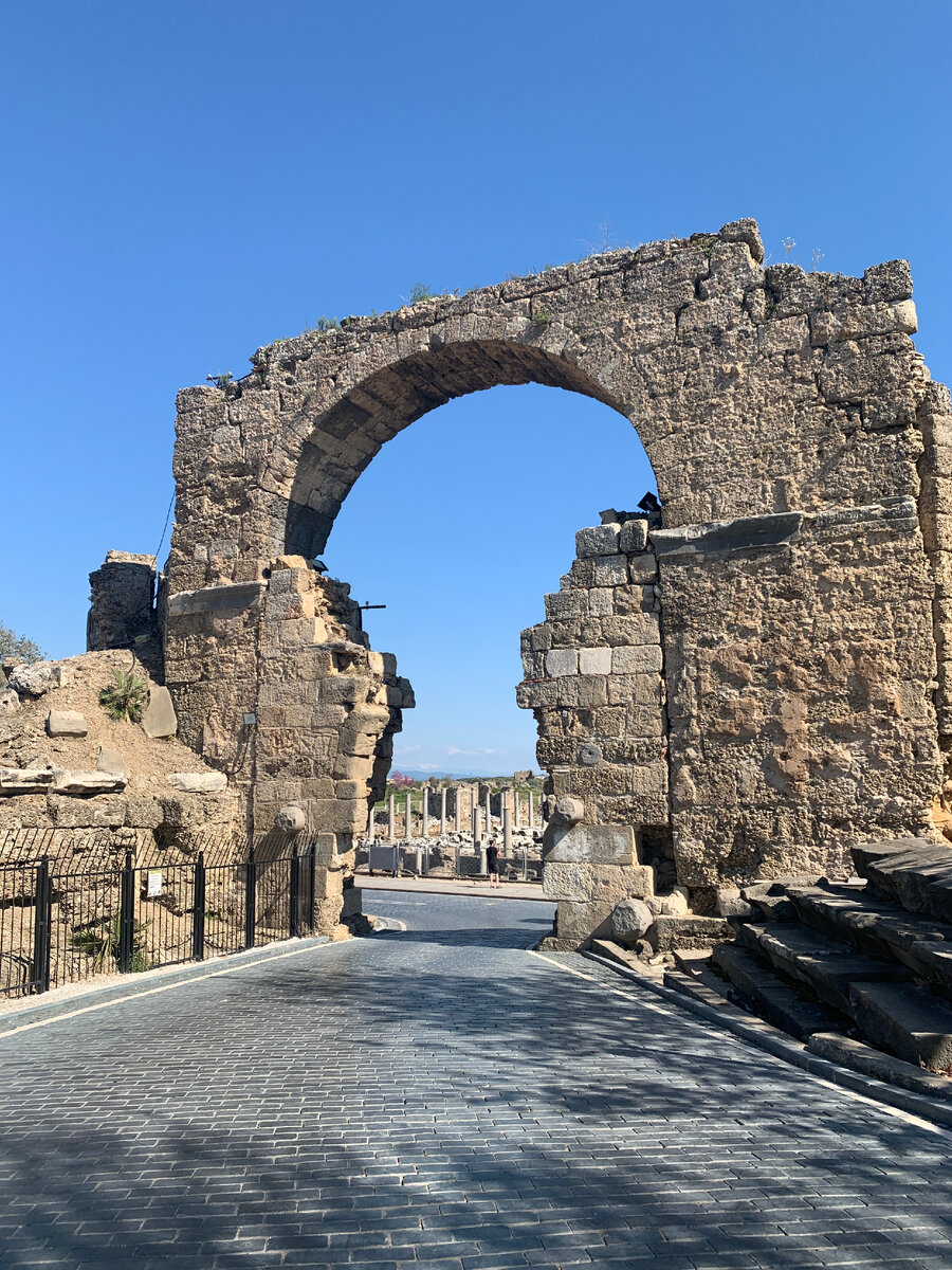 Набережная геленджика, геленджик. Куда сходить на пляж. Городской пляж москва. Село штормовое крым 2021. Пляж тамань август 2022.