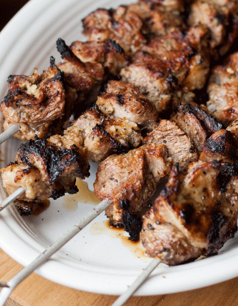 Шашлык маркет. Мцвади куриный. Шашлык на 6 человек. Мясо на мангале. Мясной комбо набор.