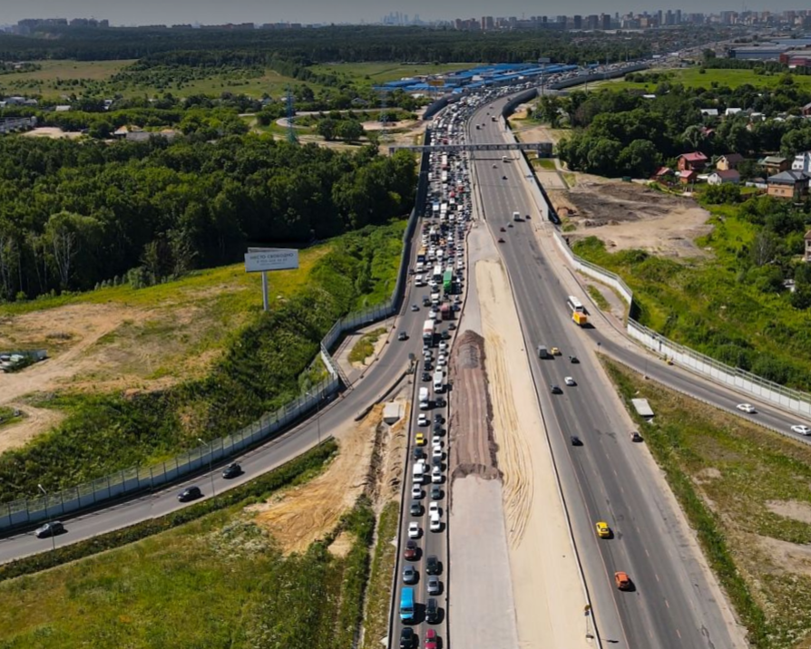 Пробка перед сужением на 27 км трассы М-5 "Урал". Пока не откроют обход, затор никуда не денется. Источник: Яндекс Карты