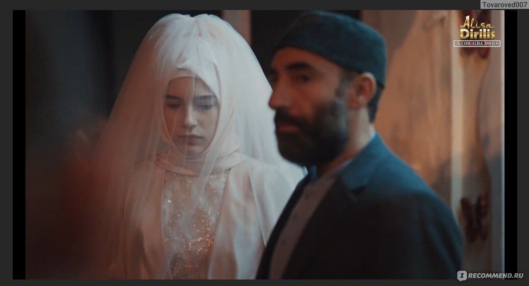 Зейнеп с отцом на её помолвке (источник: irecommend.ru)